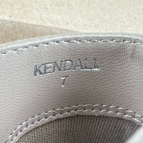 NWOB Steve Madden Kendall Ankle Booties Stone Beige sz 7 Leather Almond Toe Side - Picture 8 of 8